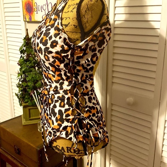 NEW Womens Leopard Print 1Piece, Sz. XL. Lace-up Front & Sides. - Picture 4 of 10